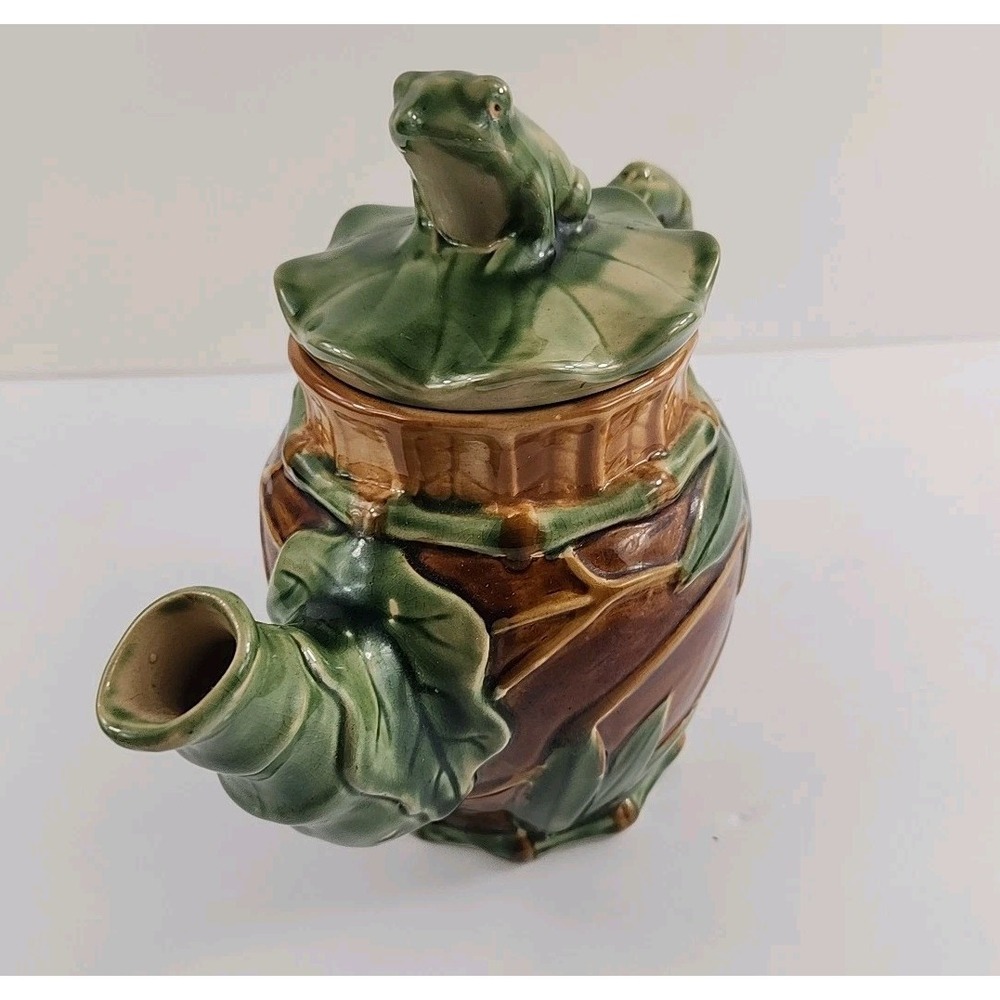 Henriksen Imports Vintage Frog Teapot Whimsical Cottagecore Green Ceramic Decor